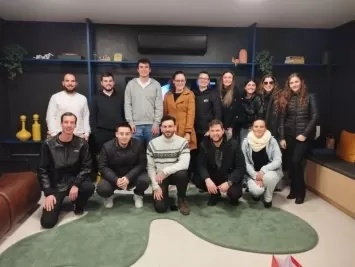 Acadêmicos da FISUL apresentam soluções para empresas na APEME